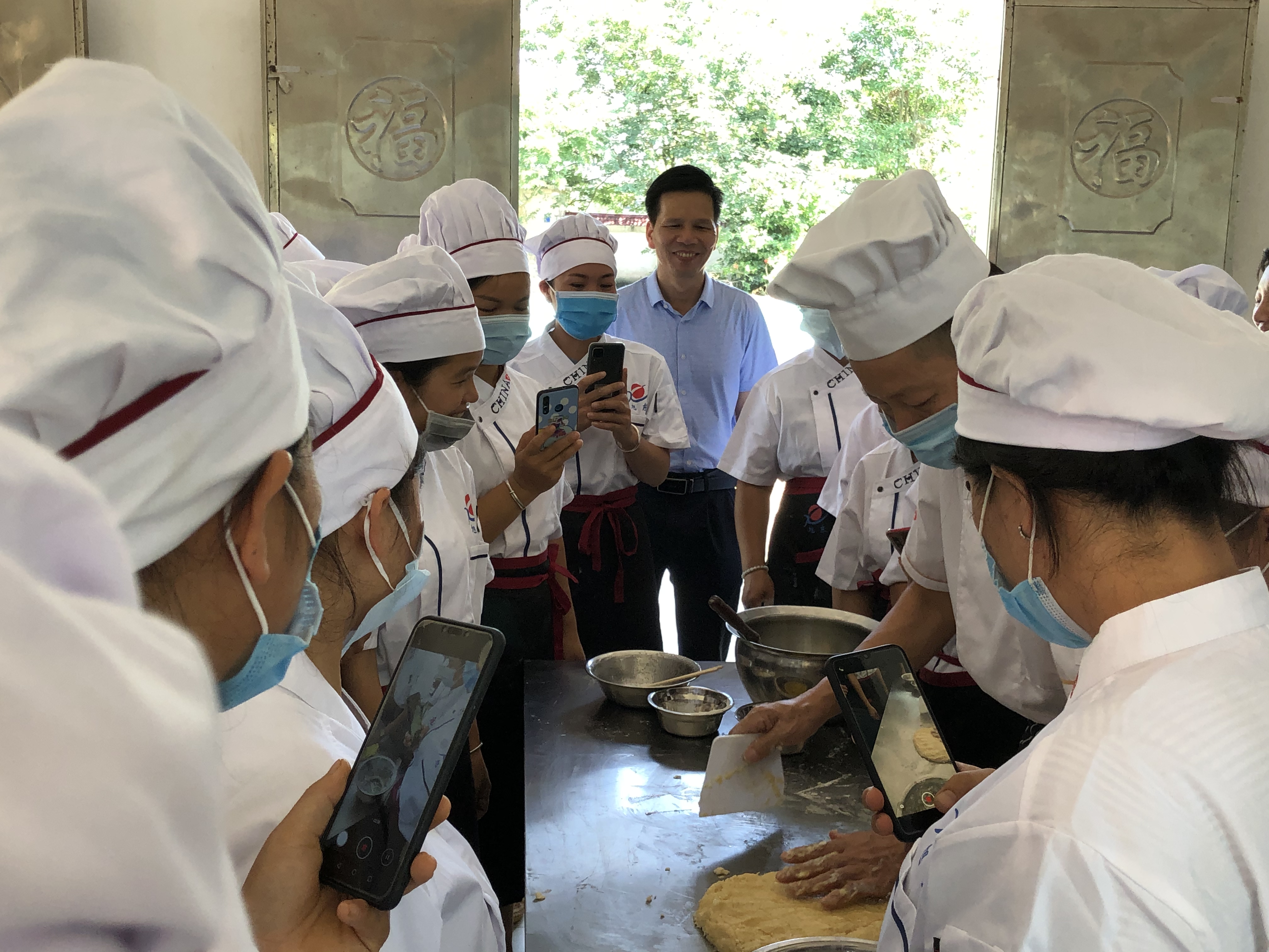 西鄉塘區總工會舉辦在崗農民工（中式面點師）職業技能提升培訓班